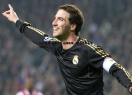 亿兆体育-新晋球员闪耀赛场，教练盛赞未来可期