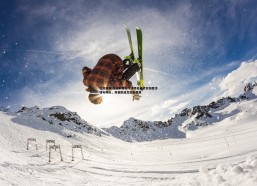 亿兆体育-法国前锋拉卡泽特自由转会加盟沙特升姆队，开启职业生涯新篇章