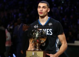 亿兆体育-小卡生涯成就逊于威少？随队记者以2019年总决赛传奇表现反驳质疑